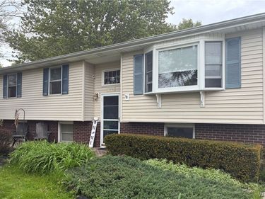 3979 Ridgelea Drive, Lockport, NY 14094