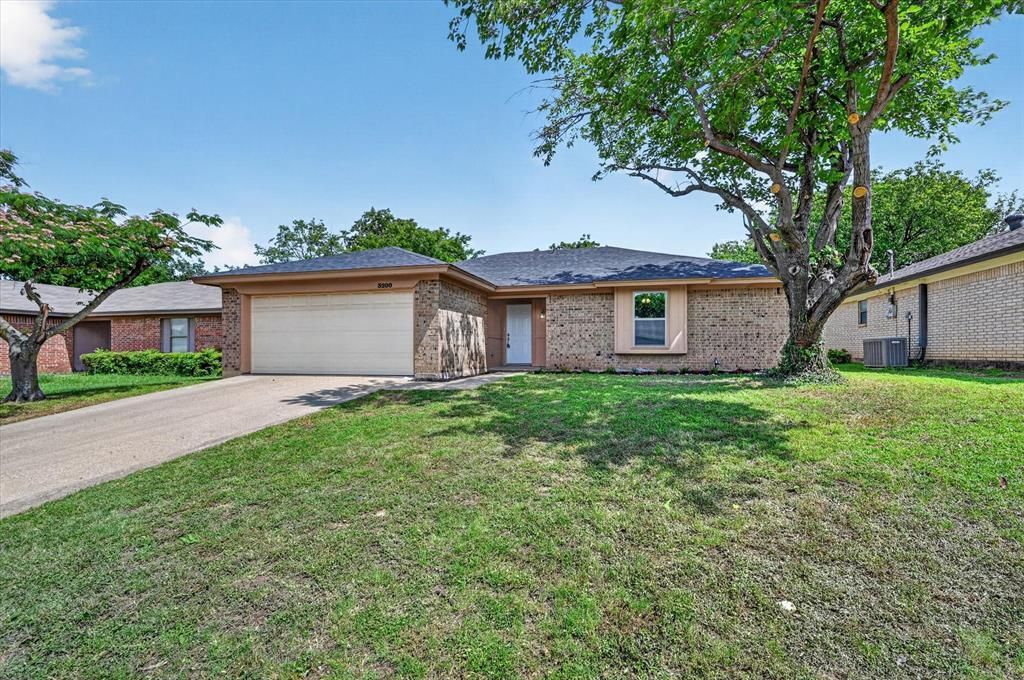 3200 S Meadow Drive, Fort Worth, TX 76133 Main Photo