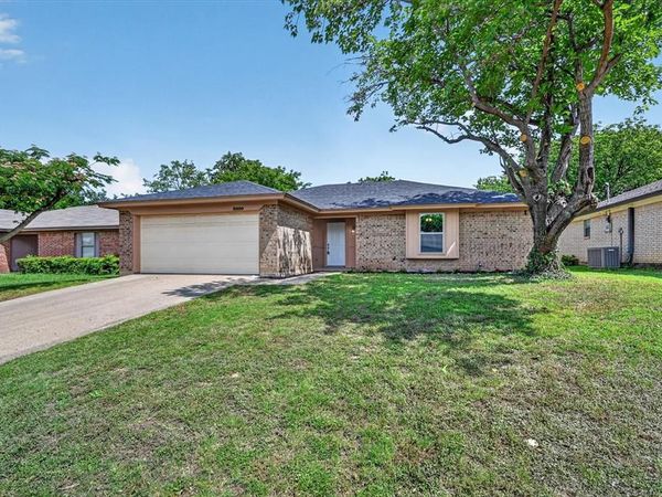 3200 S Meadow Drive, Fort Worth, TX 76133