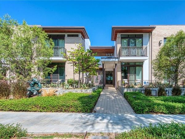 125 Hurlbut Street, Unit 203, Pasadena, CA 91105
