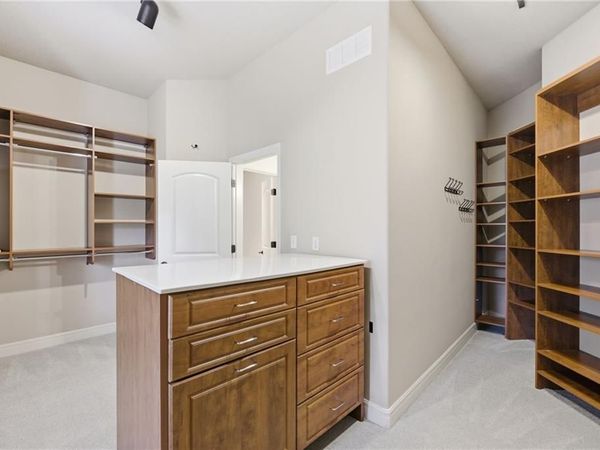 6930 NW WHITE PINE Circle, Parkville, MO 64152
