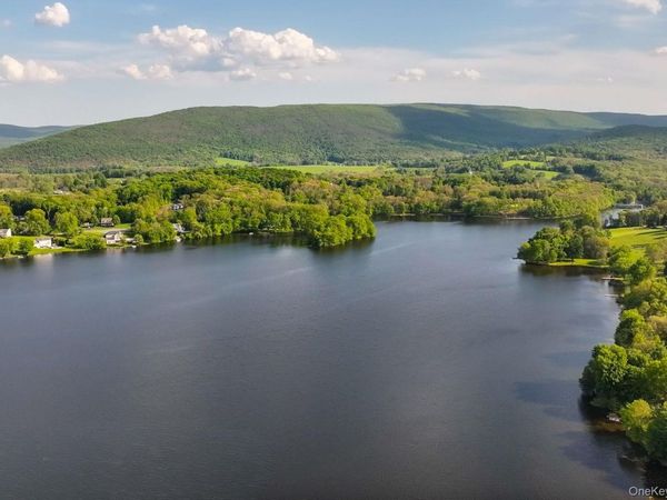 8 Oak Drive, New Windsor, NY 12553