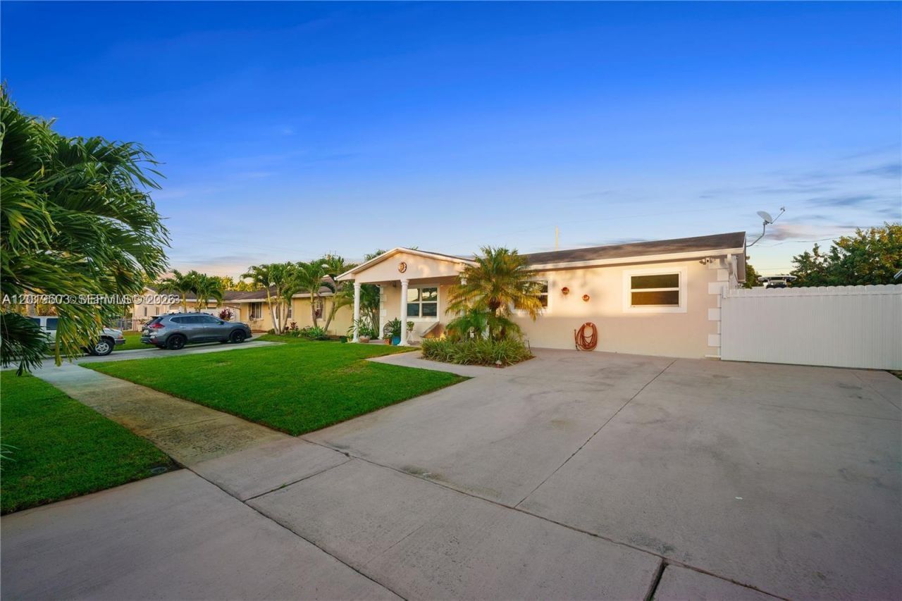 3021 N 72nd Way , Hollywood, FL 33024 Photo