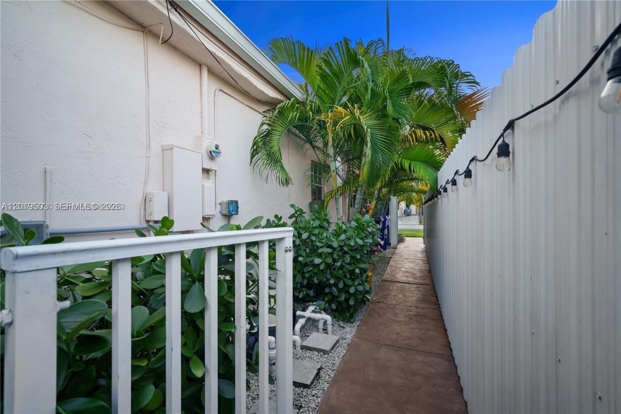 3021 N 72nd Way , Hollywood, FL 33024 Photo