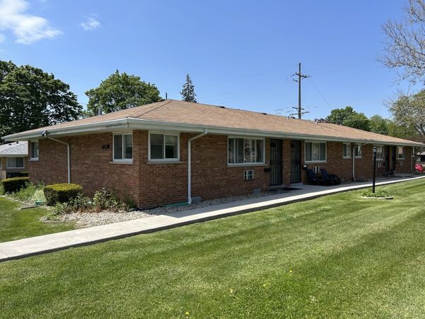 208 Walter Drive , Unit D, Roselle, IL 60172