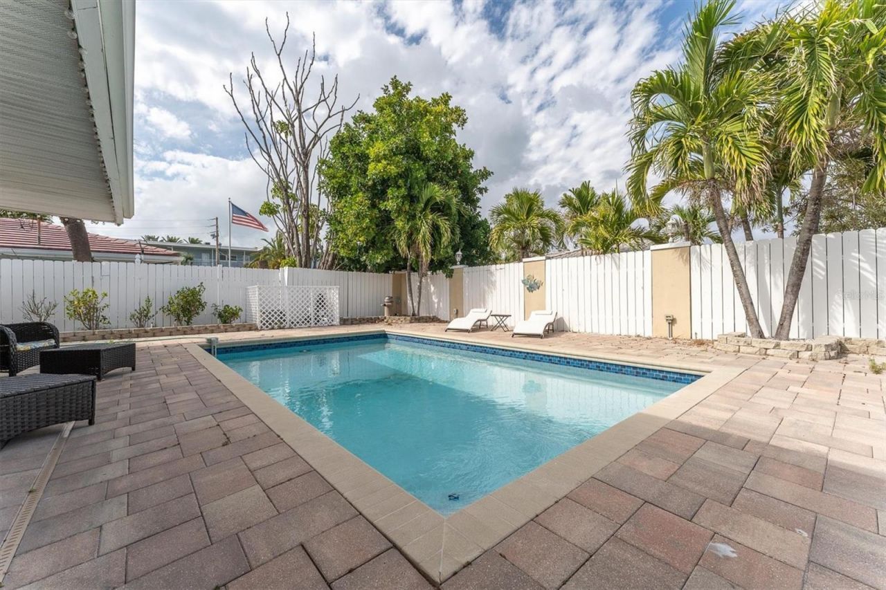 5923 2nd Street E, Saint Pete Beach, FL 33706 Photo