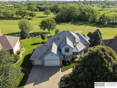 710 Bailey Drive , Papillion, NE 68046