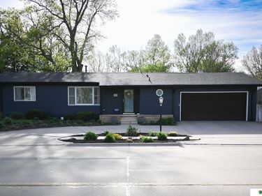 811 17th Street , Henderson, NE 68371