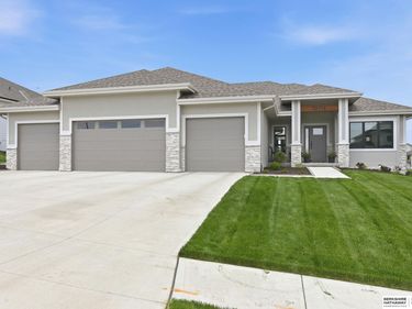 10114 Laramie Street , Papillion, NE 68046