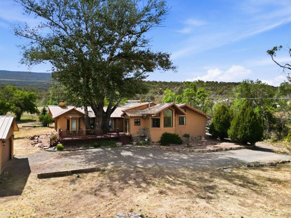 4 Cirquela Road, Cedar Crest, NM 87008