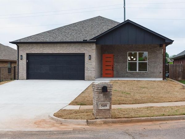 509 Beechwood Way, Moore, OK 73160