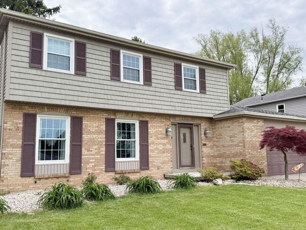 1215 Eastland Drive, Oregon, OH 43616