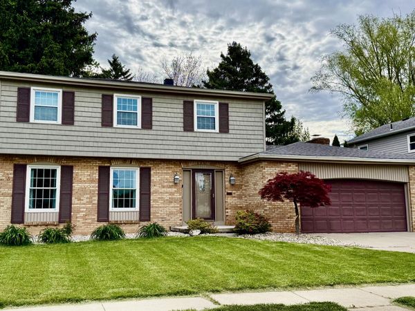 1215 Eastland Drive, Oregon, OH 43616