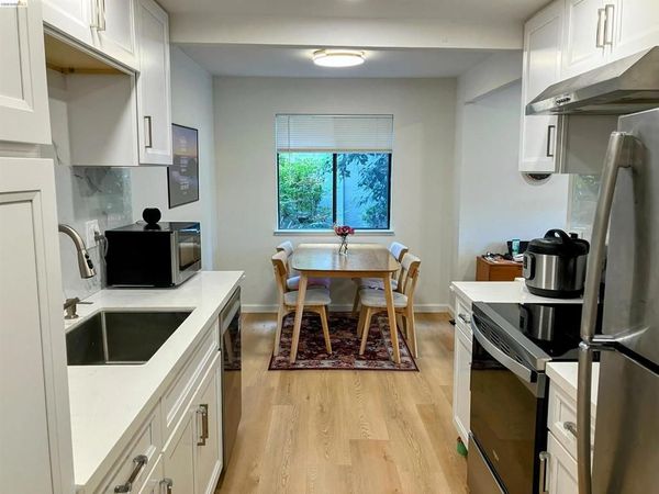 8761 Mountain Blvd, Unit 11, Oakland, CA 94605