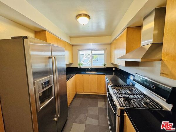 912 6th Street, Unit 8, Santa Monica, CA 90403
