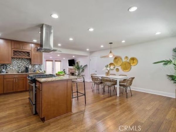 6817 E Bacarro, Long Beach, CA 90815