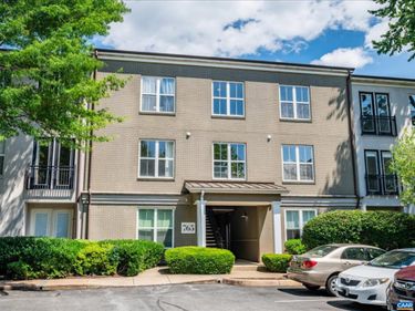 765 WALKER SQ, Unit 2D, Charlottesville, VA 22904