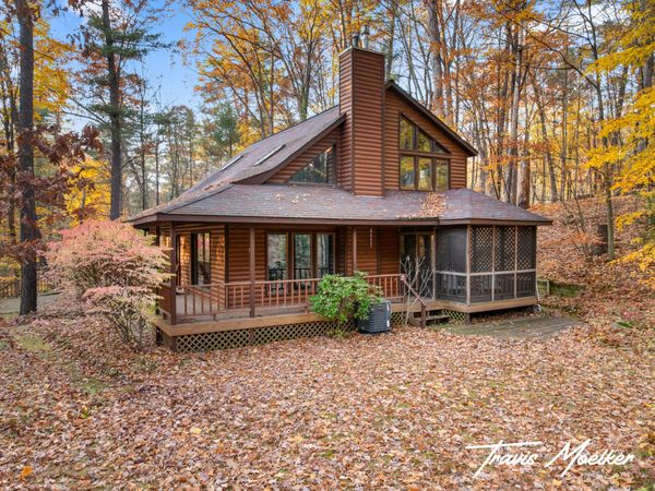 10714 Lovers Lane NW, Grand Rapids, MI 49534