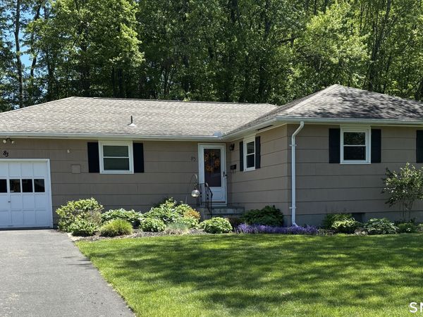 83 Northbrook, West Hartford, CT 06117
