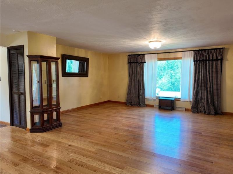 67156 Joella Drive, Saint Clairsville, OH 43950 Photo 6