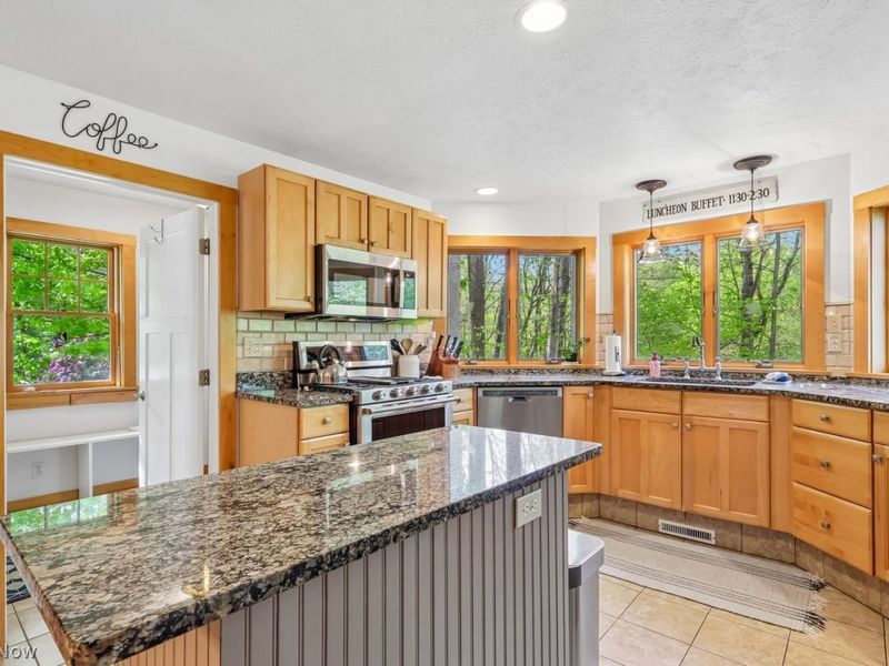 17151 Farmington Road, West Farmington, OH 44491 Photo 12