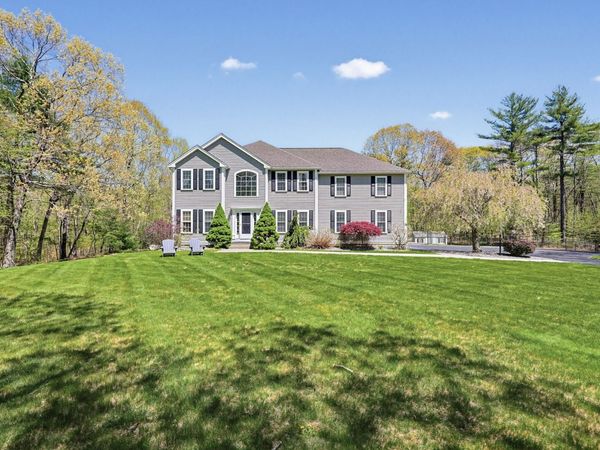 10 Essex St, Douglas, MA 01516