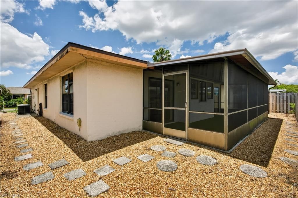 9708 Foxglove Cir, Fort Myers, FL 33919 Photo