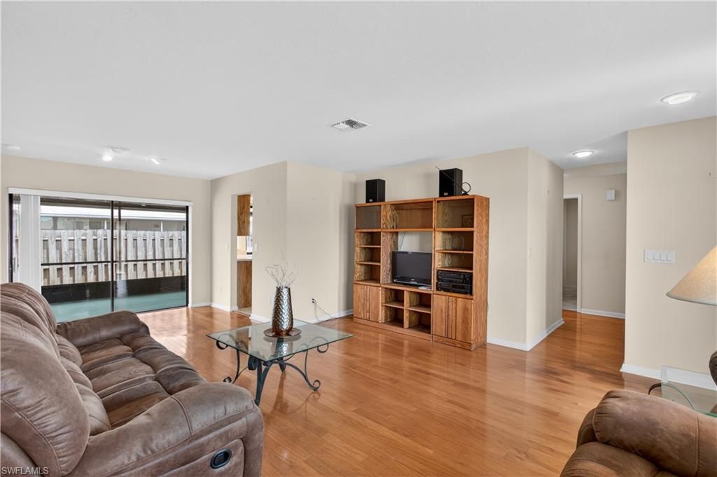 9708 Foxglove Cir, Fort Myers, FL 33919 Photo