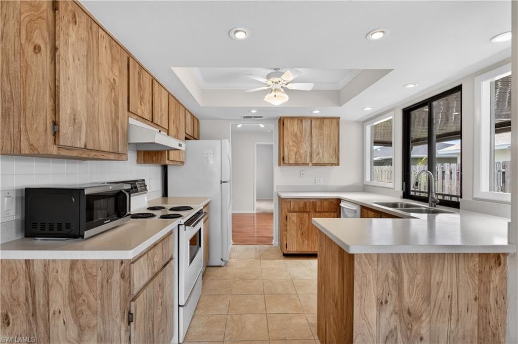 9708 Foxglove Cir, Fort Myers, FL 33919 Photo