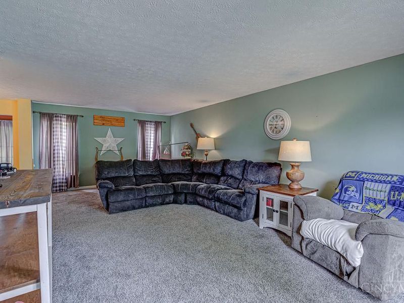 516 Delaware Crossing, Trenton, OH 45067 Photo 4