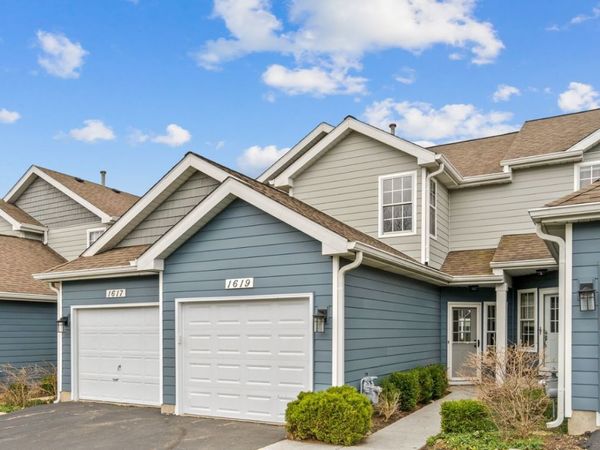 1619 WOODCREST Circle , Mundelein, IL 60060