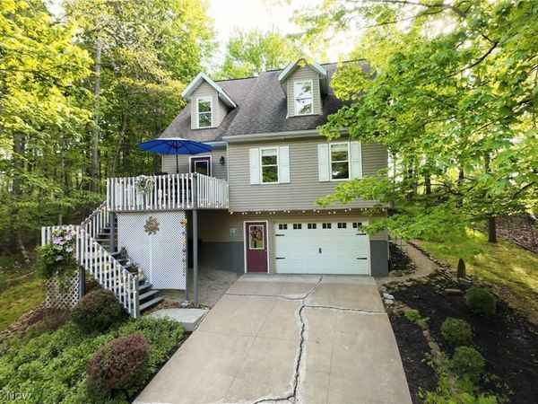 677 Floral Valley E, Howard, OH 43028