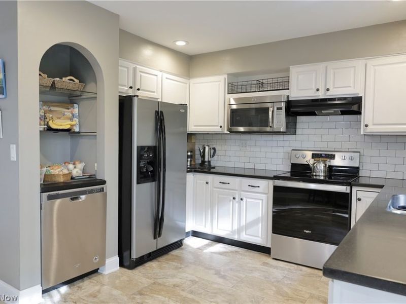 677 Floral Valley E, Howard, OH 43028 Photo 21