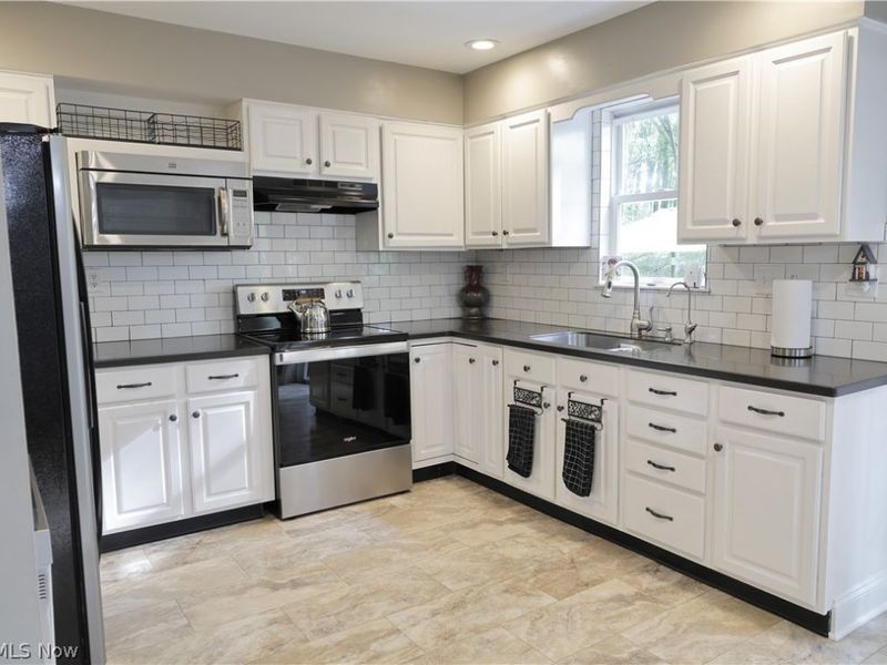 677 Floral Valley E, Howard, OH 43028 Photo 23