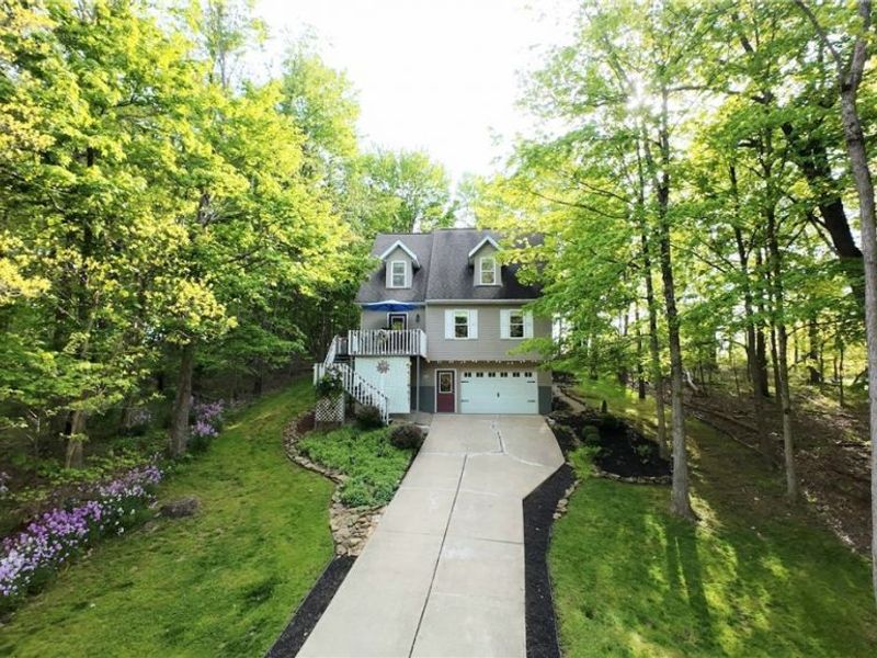 677 Floral Valley E, Howard, OH 43028 Photo 3