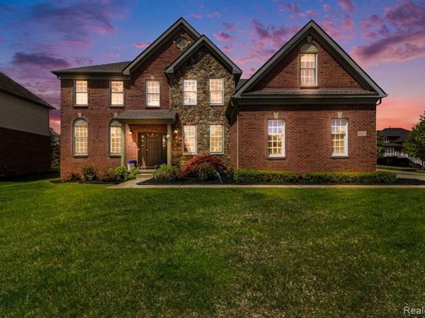 50371 LANGLEY Drive, Novi, MI 48374
