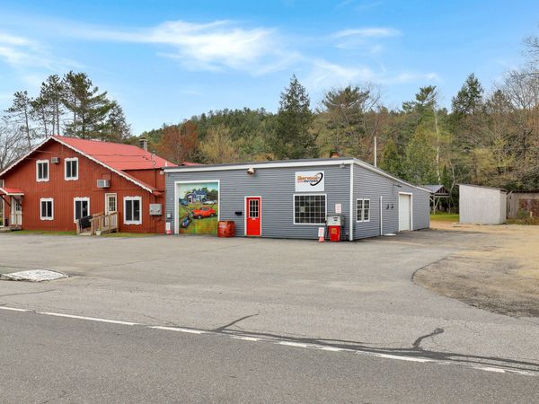694 River Road , Mexico, ME 04257
