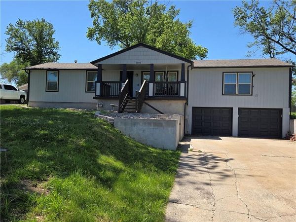 1000 S Trail Ridge Drive, Independence, MO 64050