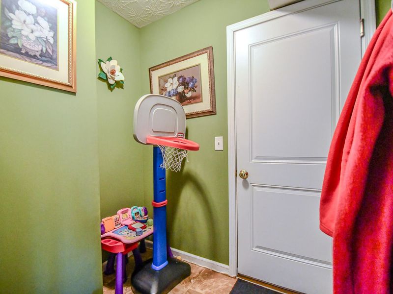 2111 Willow Oak Court, Dayton, OH 45439 Photo 12