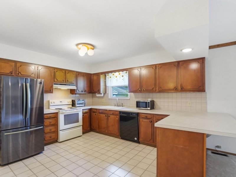 115 Barnsbury Drive, Lima, OH 45804 Photo 11