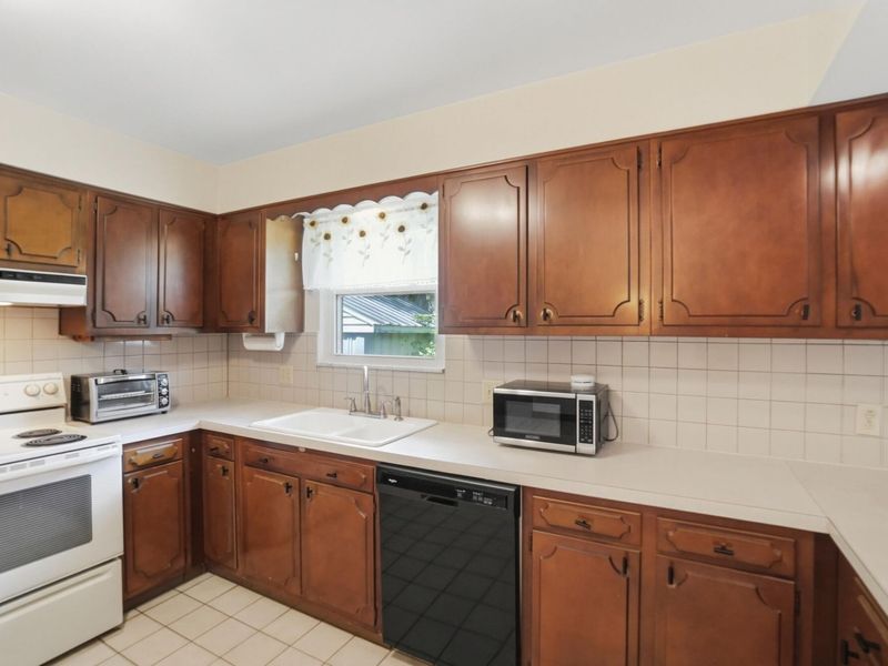 115 Barnsbury Drive, Lima, OH 45804 Photo 12