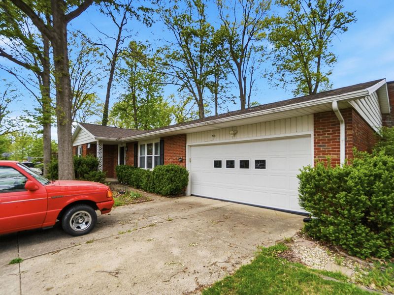 115 Barnsbury Drive, Lima, OH 45804 Photo 2