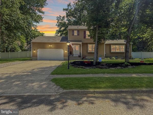 48 TALL TIMBER LANE, BURLINGTON, NJ 08016