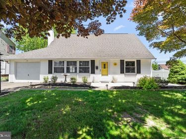 25 CABLE ROAD , LEVITTOWN, PA 19057