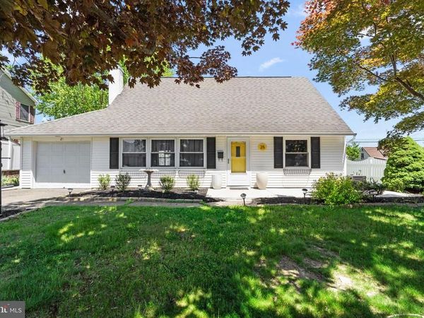 25 CABLE ROAD , LEVITTOWN, PA 19057