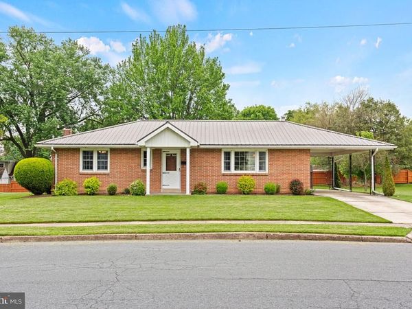 18 CHESTNUT STREET, CAMP HILL, PA 17011