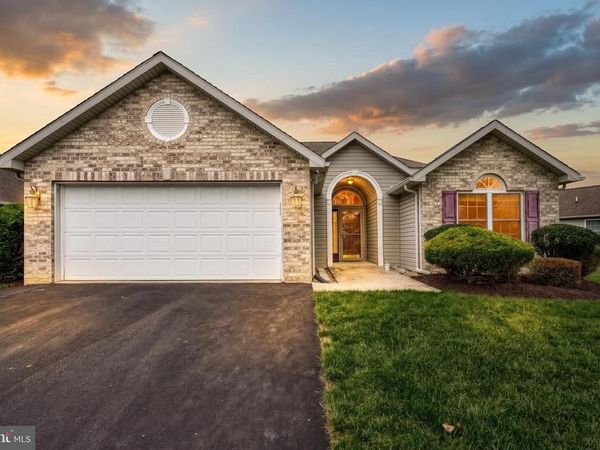 61 LONGWOOD DRIVE, MECHANICSBURG, PA 17050