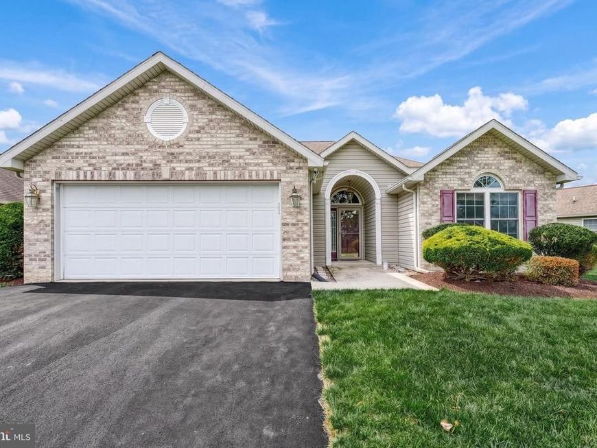 61 Longwood Drive, Mechanicsburg, PA 17050 Main Photo