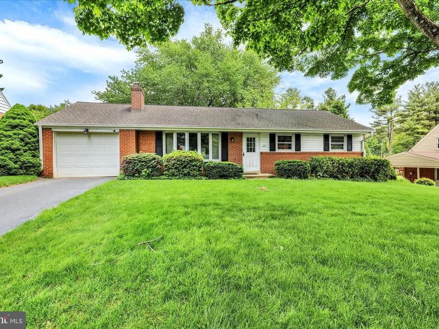 523 Bean Blossom Drive, Lancaster, PA 17603 Main Photo