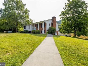 20448 MOUNT PLEASANT ROAD, ELKTON, VA 22827